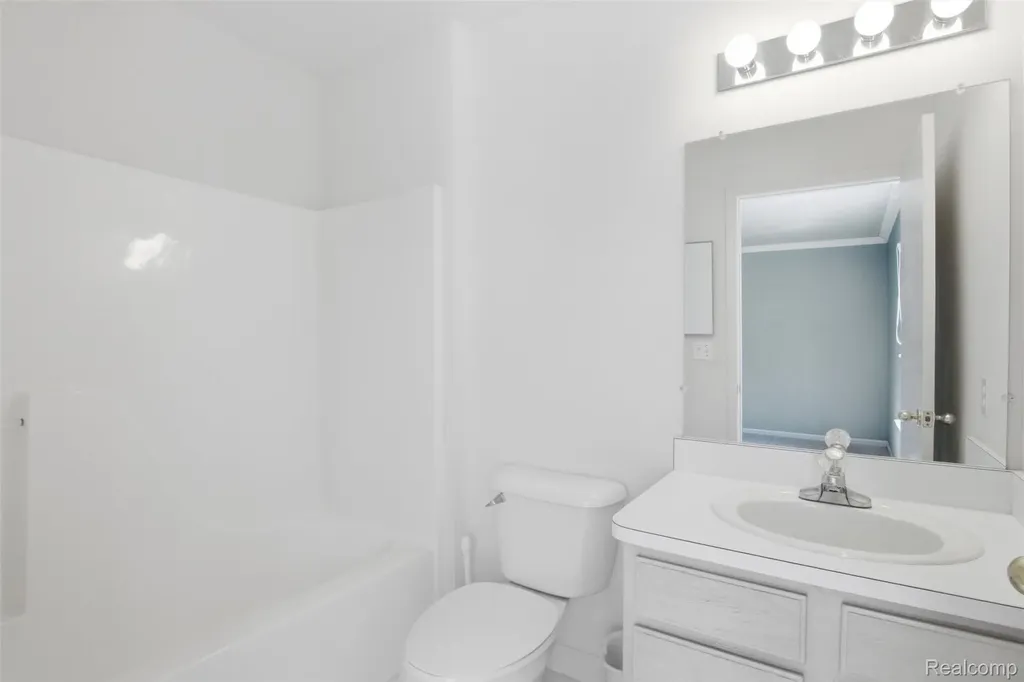 38154 Saratoga Circle Farmington Hills City MI 48331