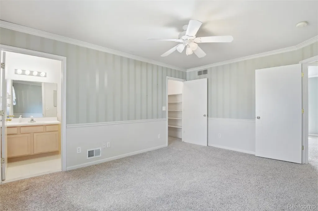 38154 Saratoga Circle Farmington Hills City MI 48331