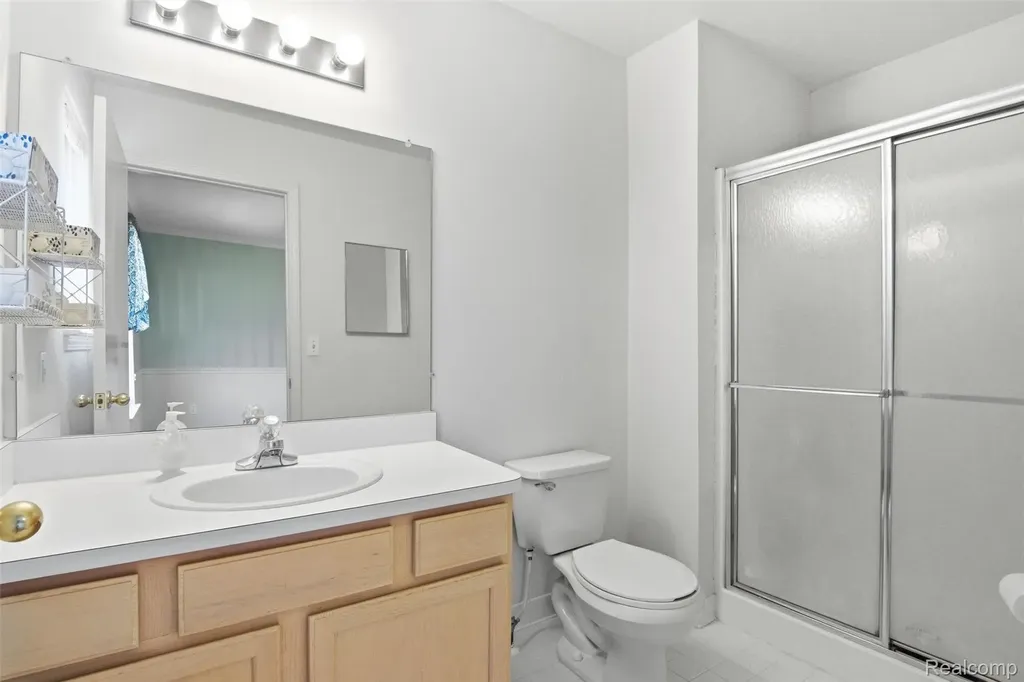38154 Saratoga Circle Farmington Hills City MI 48331