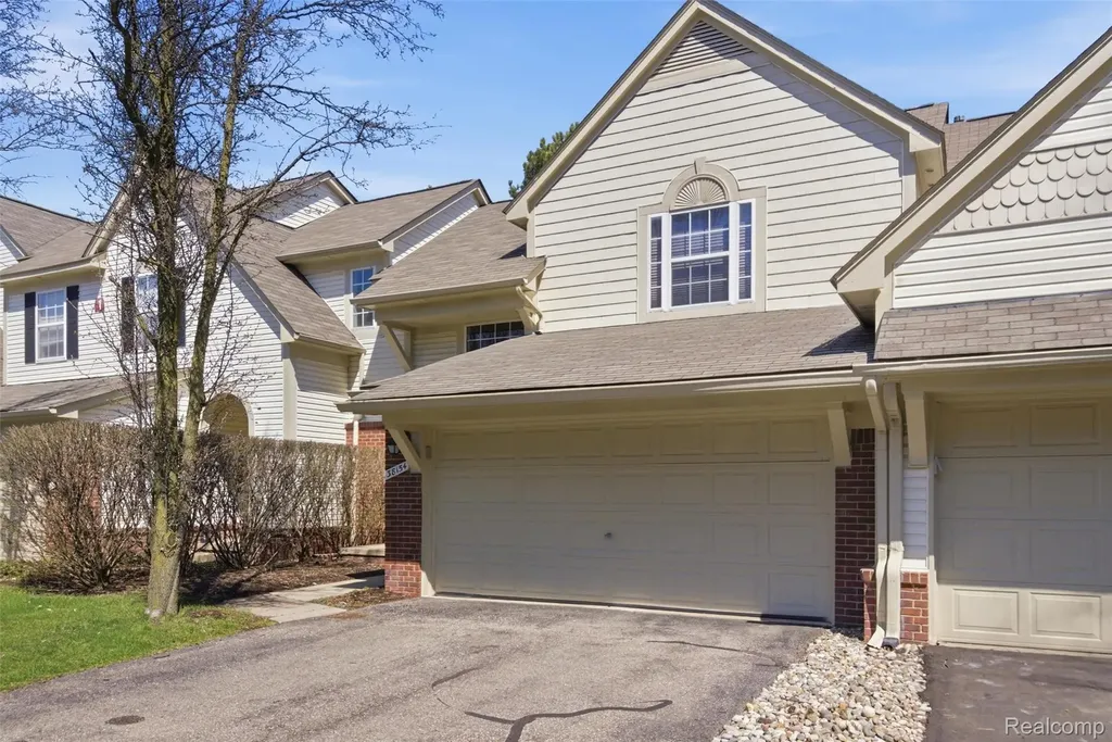 38154 Saratoga Circle Farmington Hills City MI 48331