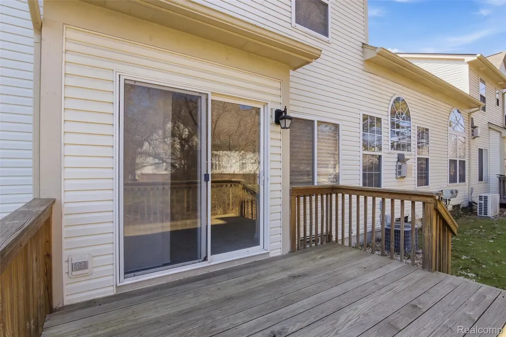38154 Saratoga Circle Farmington Hills City MI 48331