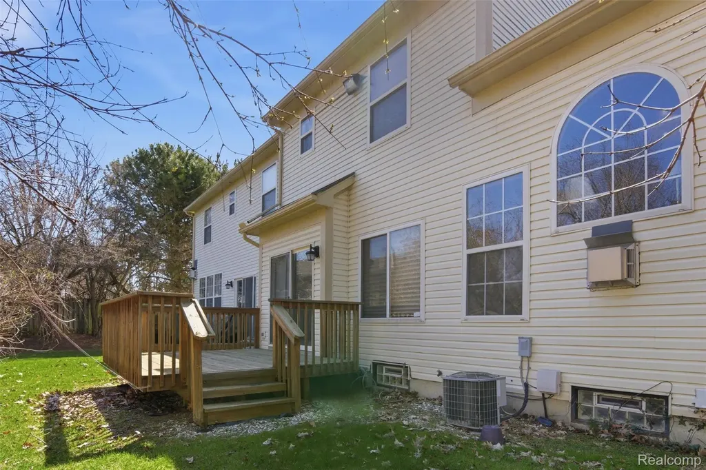 38154 Saratoga Circle Farmington Hills City MI 48331