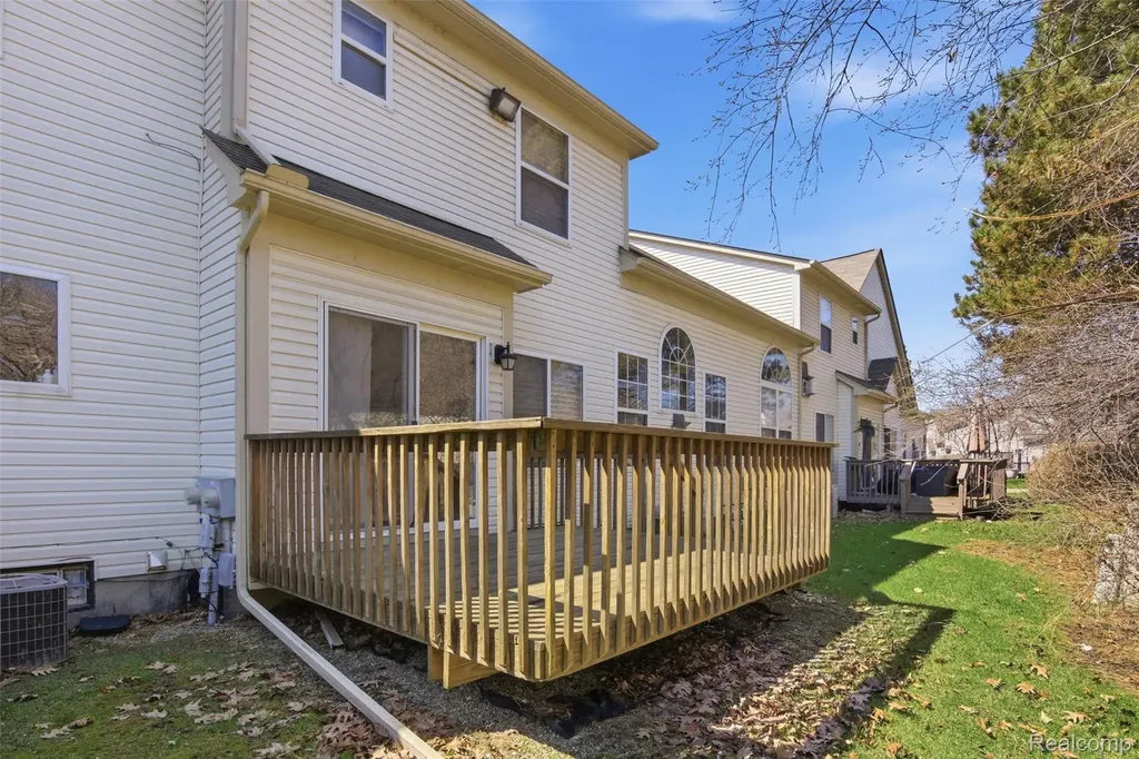38154 Saratoga Circle Farmington Hills City MI 48331