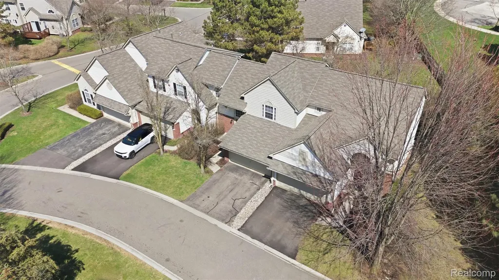 38154 Saratoga Circle Farmington Hills City MI 48331