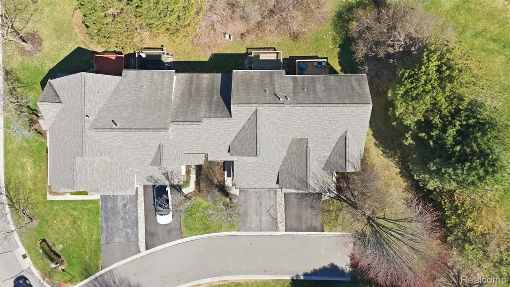 38154 Saratoga Circle Farmington Hills City MI 48331