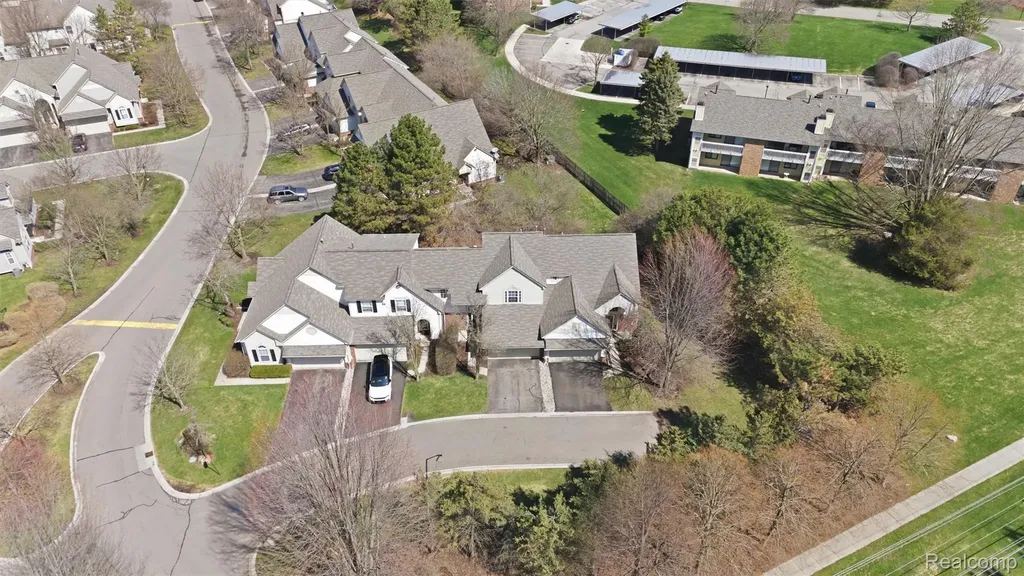 38154 Saratoga Circle Farmington Hills City MI 48331