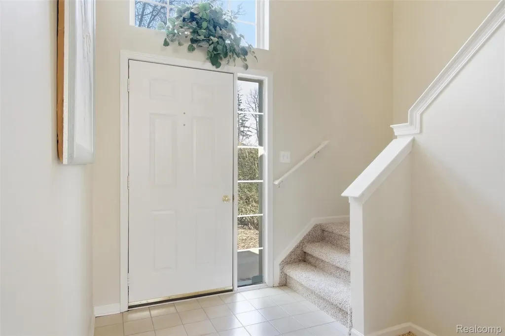 38154 Saratoga Circle Farmington Hills City MI 48331