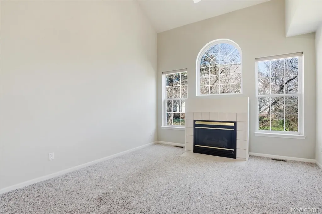 38154 Saratoga Circle Farmington Hills City MI 48331