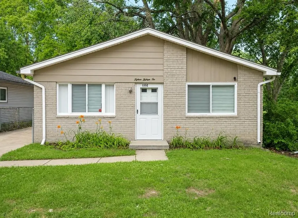 15152 Mcguire Street Taylor City MI 48180
