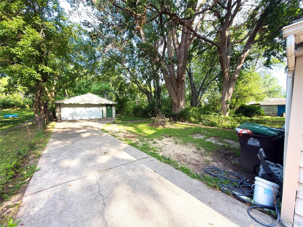15152 Mcguire Street Taylor City MI 48180
