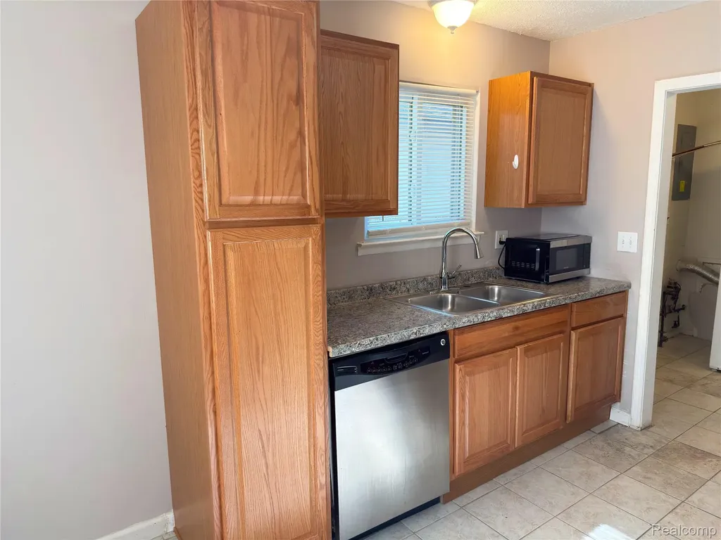 15152 Mcguire Street Taylor City MI 48180