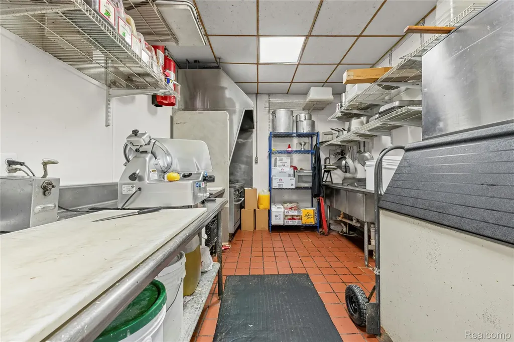 1350 W Fort Street Detroit City MI 48226