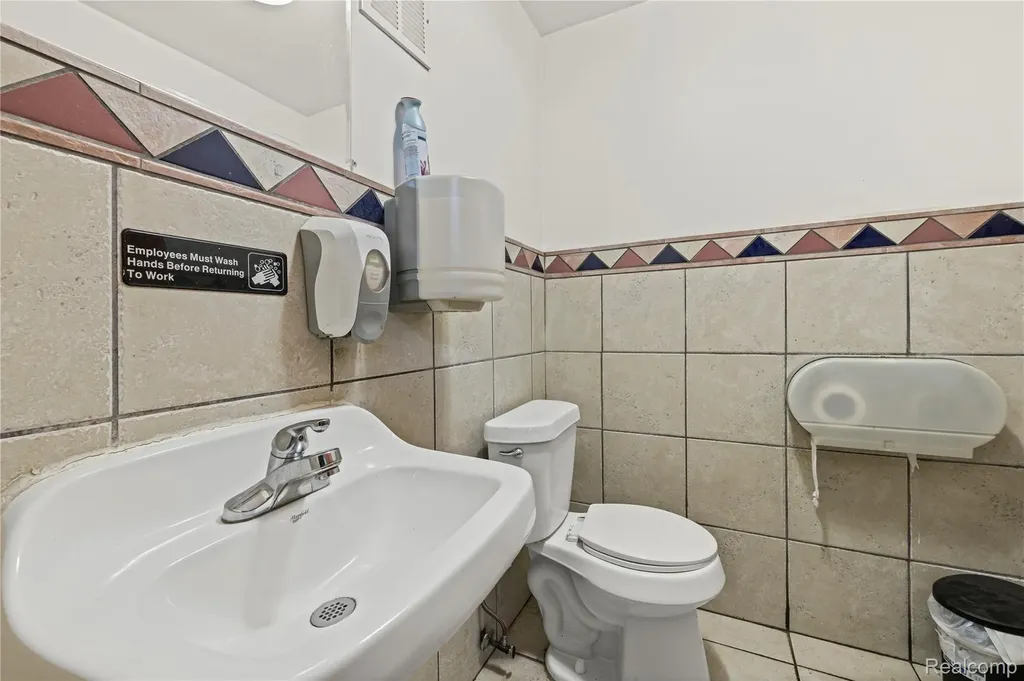 1350 W Fort Street Detroit City MI 48226
