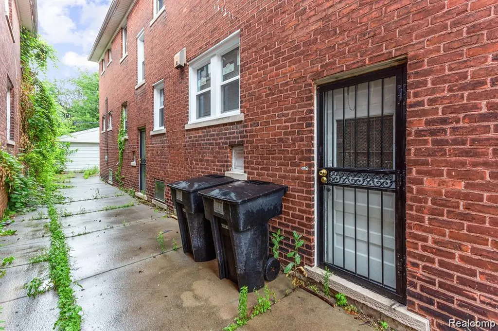 3290 Calvert Street Detroit City MI 48206