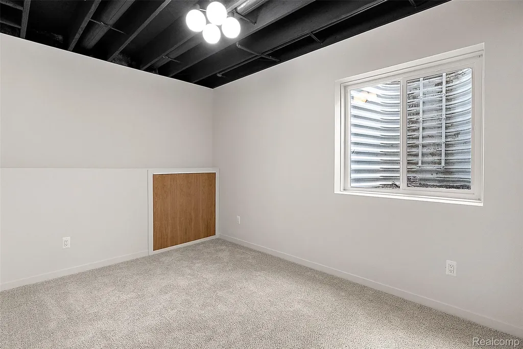 1816 Clifton Avenue Royal Oak City MI 48073