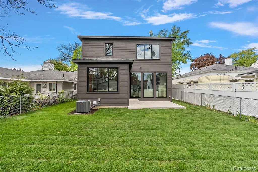 1816 Clifton Avenue Royal Oak City MI 48073