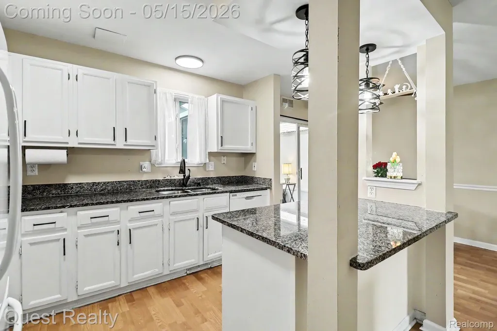 7058 Rolling Hills Drive Waterford Charter Township MI 48327