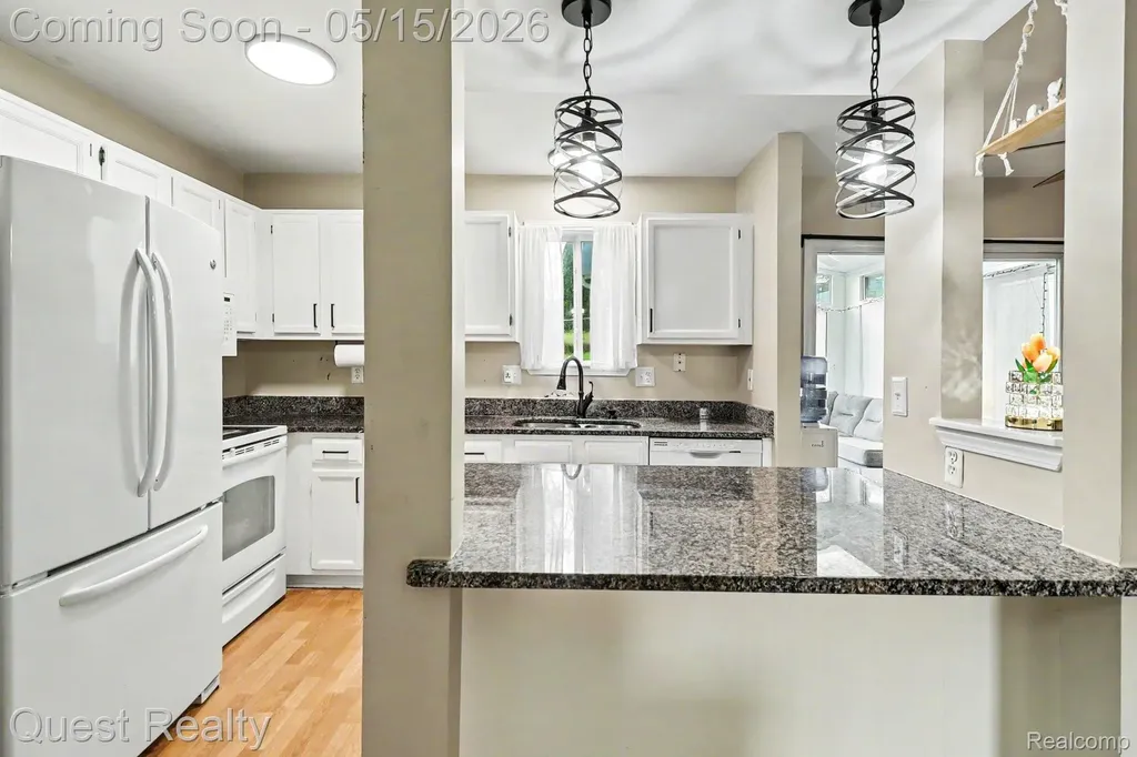 7058 Rolling Hills Drive Waterford Charter Township MI 48327