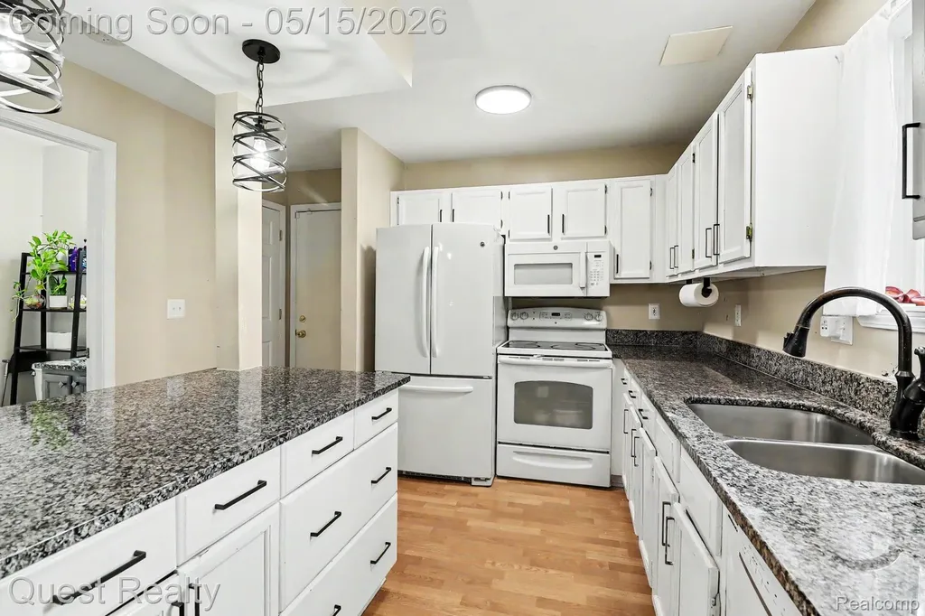 7058 Rolling Hills Drive Waterford Charter Township MI 48327