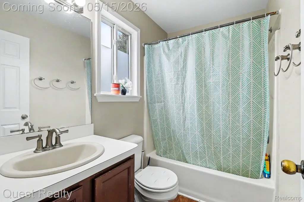 7058 Rolling Hills Drive Waterford Charter Township MI 48327