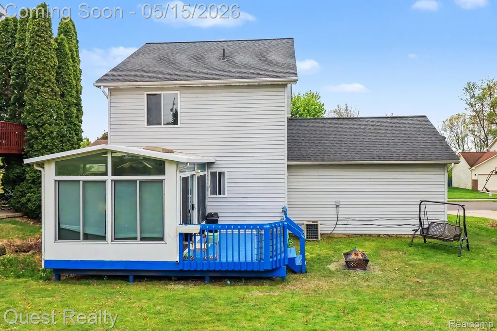 7058 Rolling Hills Drive Waterford Charter Township MI 48327