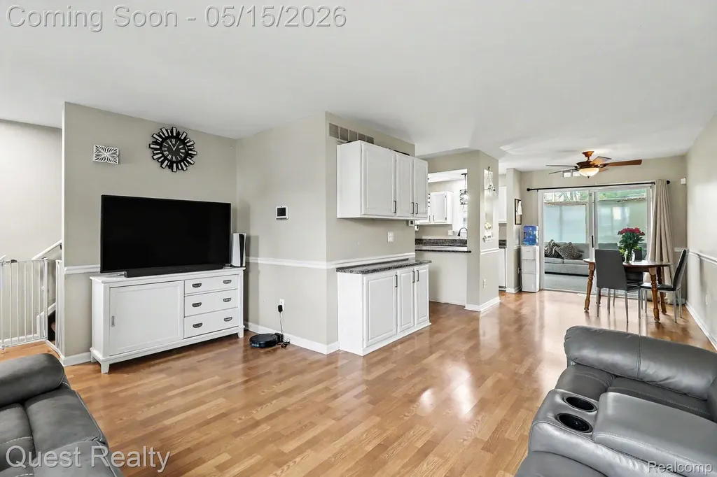7058 Rolling Hills Drive Waterford Charter Township MI 48327
