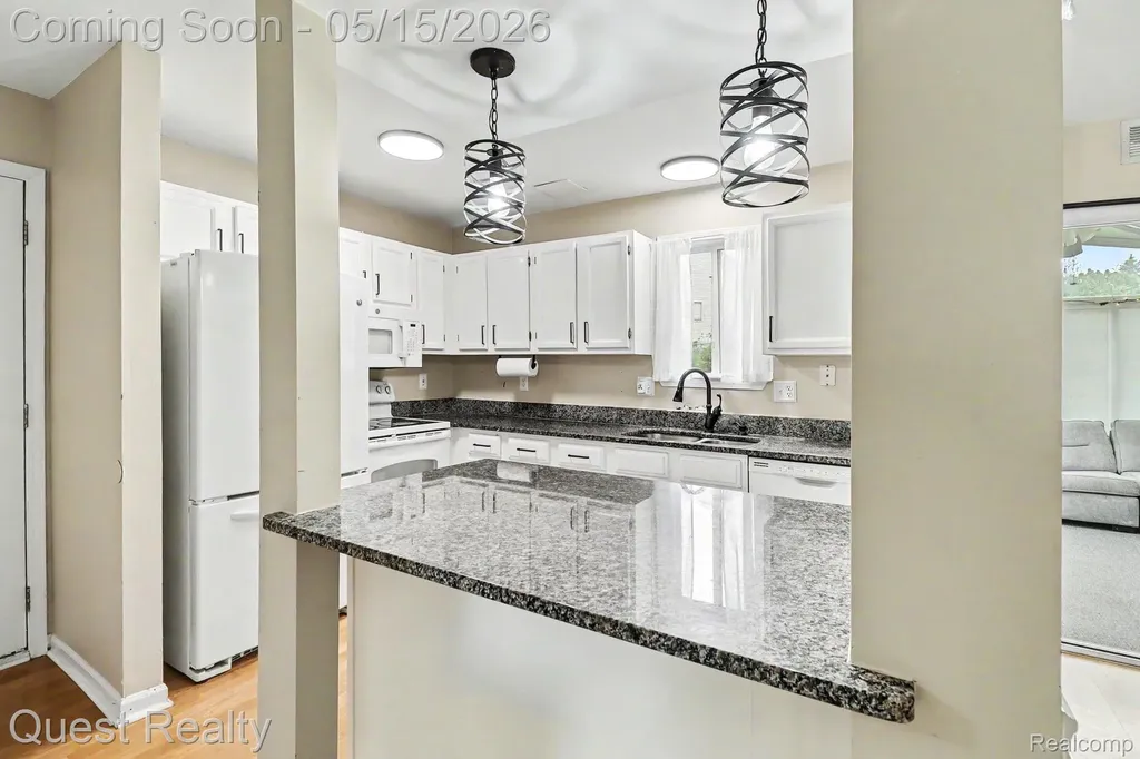 7058 Rolling Hills Drive Waterford Charter Township MI 48327