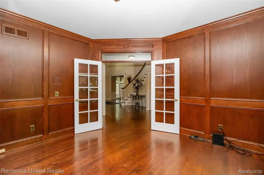 54501 Salem Drive Shelby Charter Township MI 48316