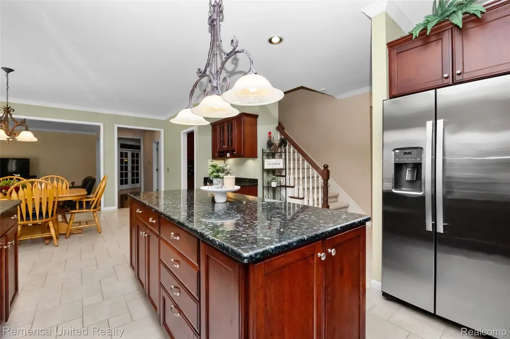 54501 Salem Drive Shelby Charter Township MI 48316