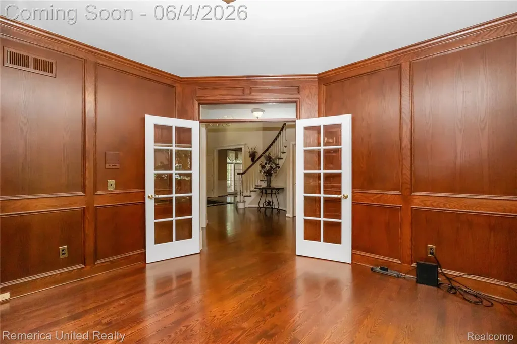 54501 Salem Drive Shelby Charter Township MI 48316