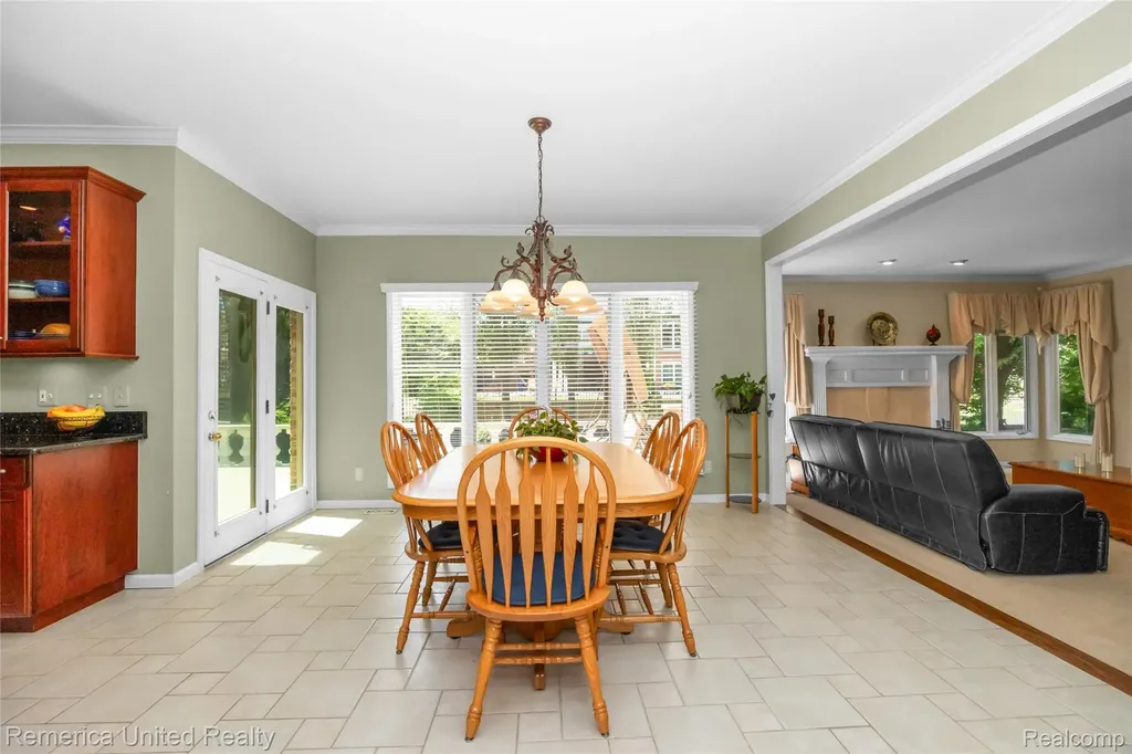 54501 Salem Drive Shelby Charter Township MI 48316