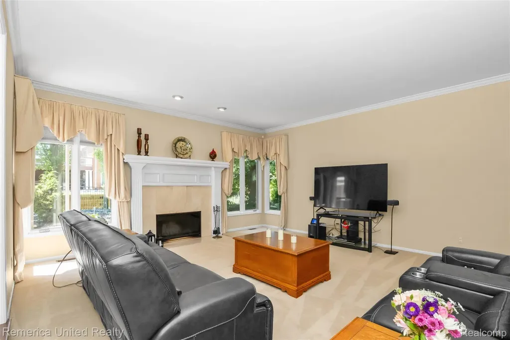 54501 Salem Drive Shelby Charter Township MI 48316