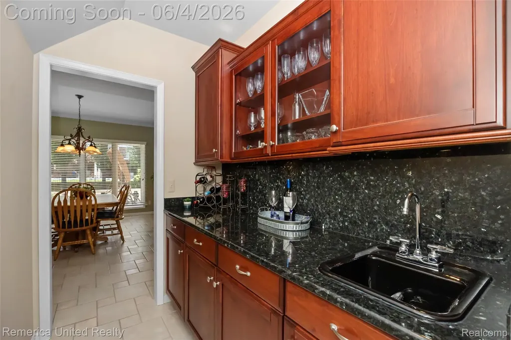54501 Salem Drive Shelby Charter Township MI 48316