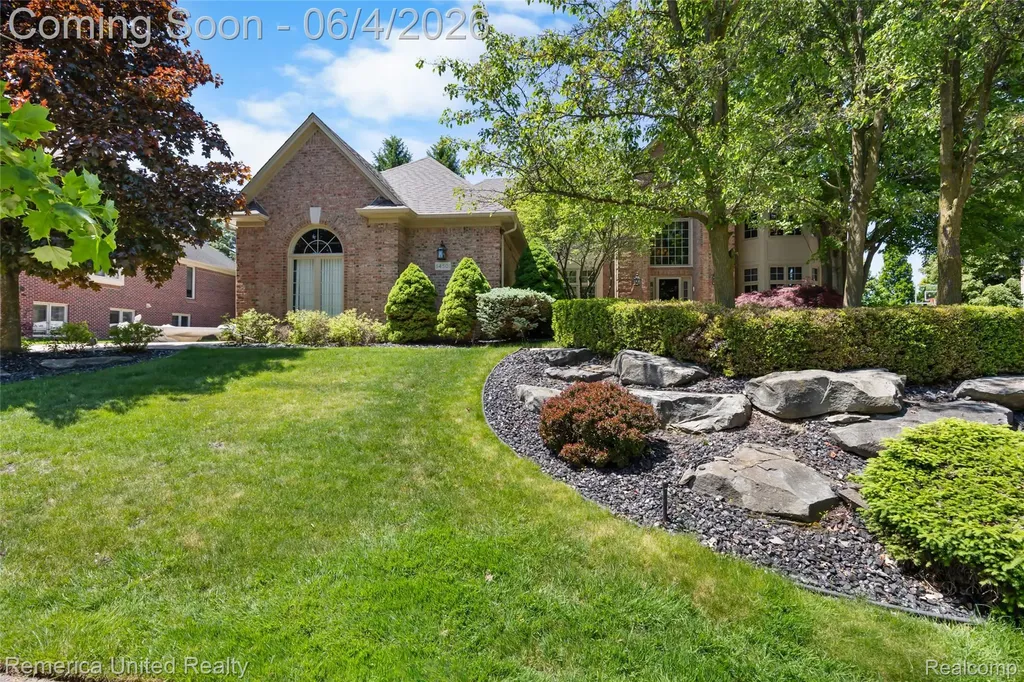 54501 Salem Drive Shelby Charter Township MI 48316