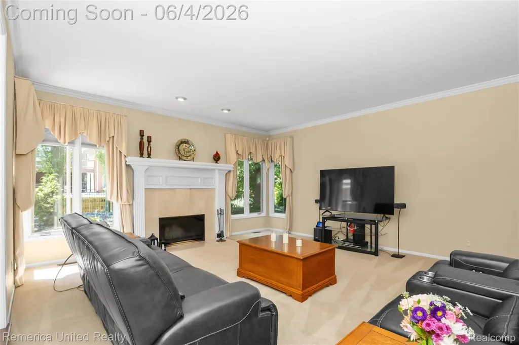 54501 Salem Drive Shelby Charter Township MI 48316