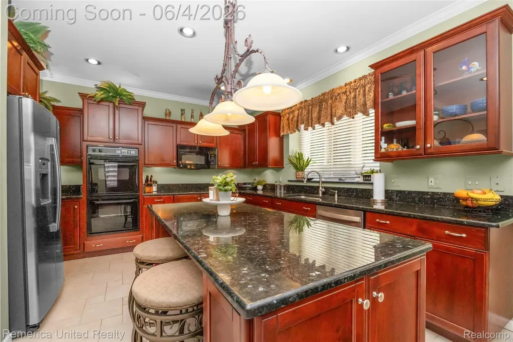 54501 Salem Drive Shelby Charter Township MI 48316
