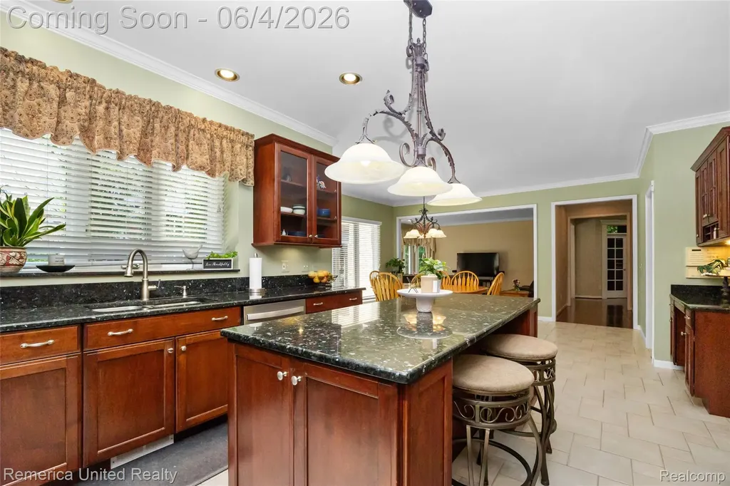 54501 Salem Drive Shelby Charter Township MI 48316