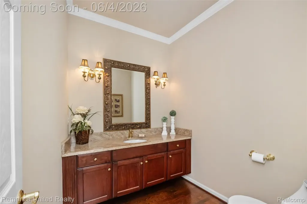 54501 Salem Drive Shelby Charter Township MI 48316
