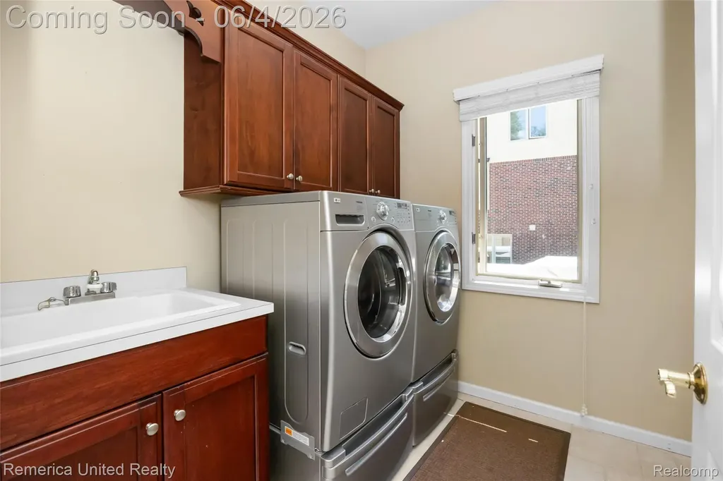 54501 Salem Drive Shelby Charter Township MI 48316