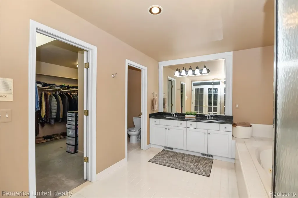 54501 Salem Drive Shelby Charter Township MI 48316