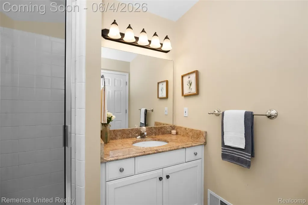 54501 Salem Drive Shelby Charter Township MI 48316