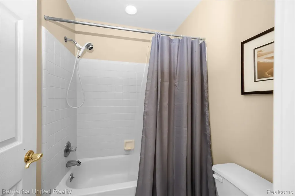 54501 Salem Drive Shelby Charter Township MI 48316