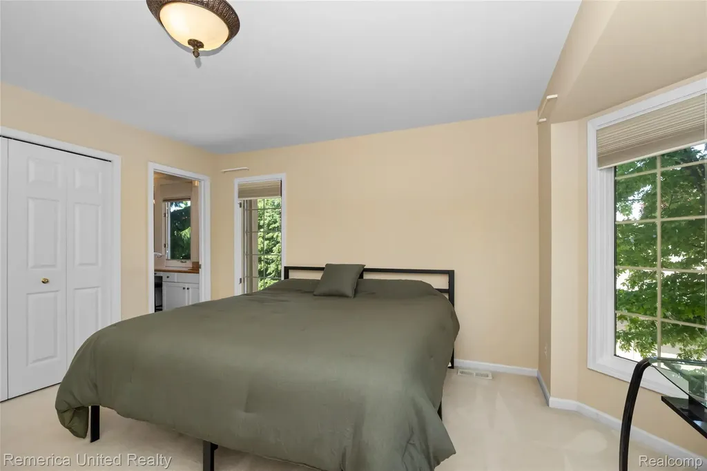 54501 Salem Drive Shelby Charter Township MI 48316