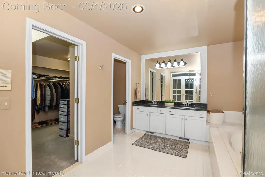 54501 Salem Drive Shelby Charter Township MI 48316
