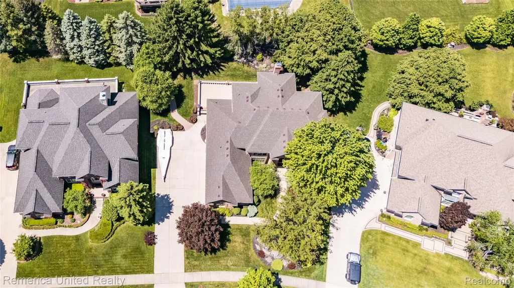 54501 Salem Drive Shelby Charter Township MI 48316