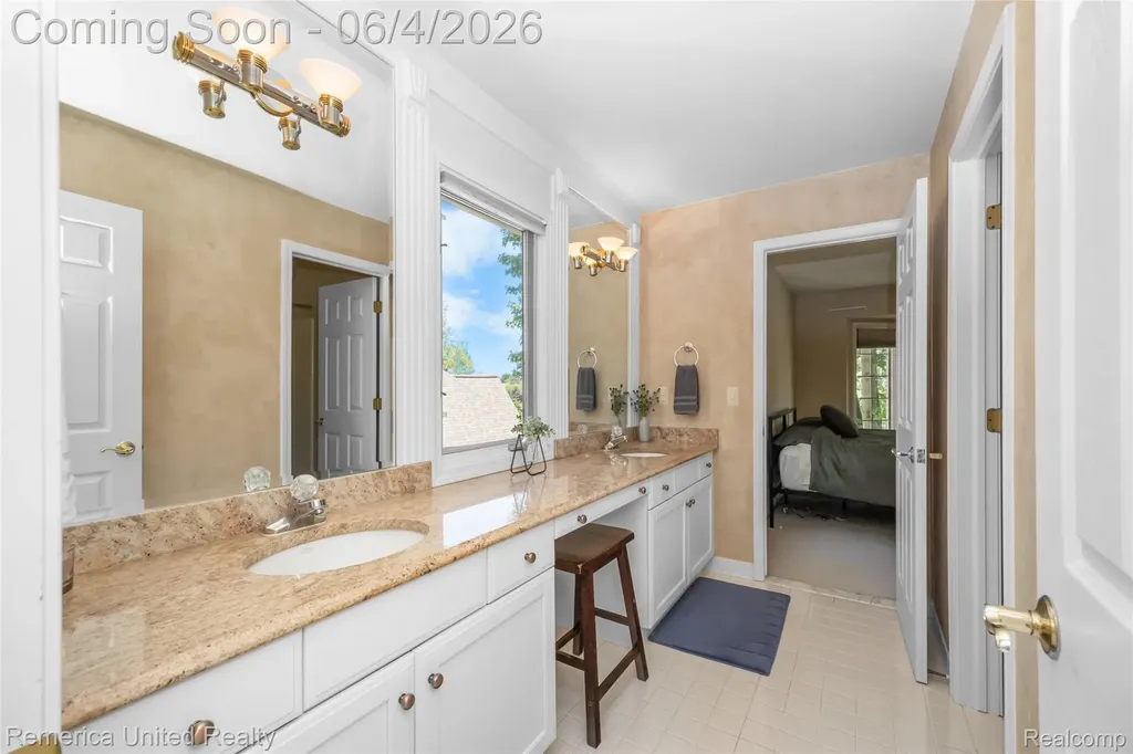 54501 Salem Drive Shelby Charter Township MI 48316