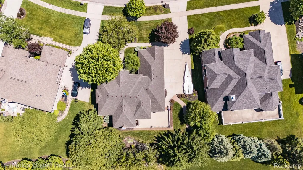 54501 Salem Drive Shelby Charter Township MI 48316
