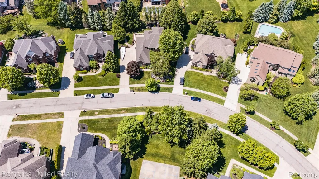 54501 Salem Drive Shelby Charter Township MI 48316