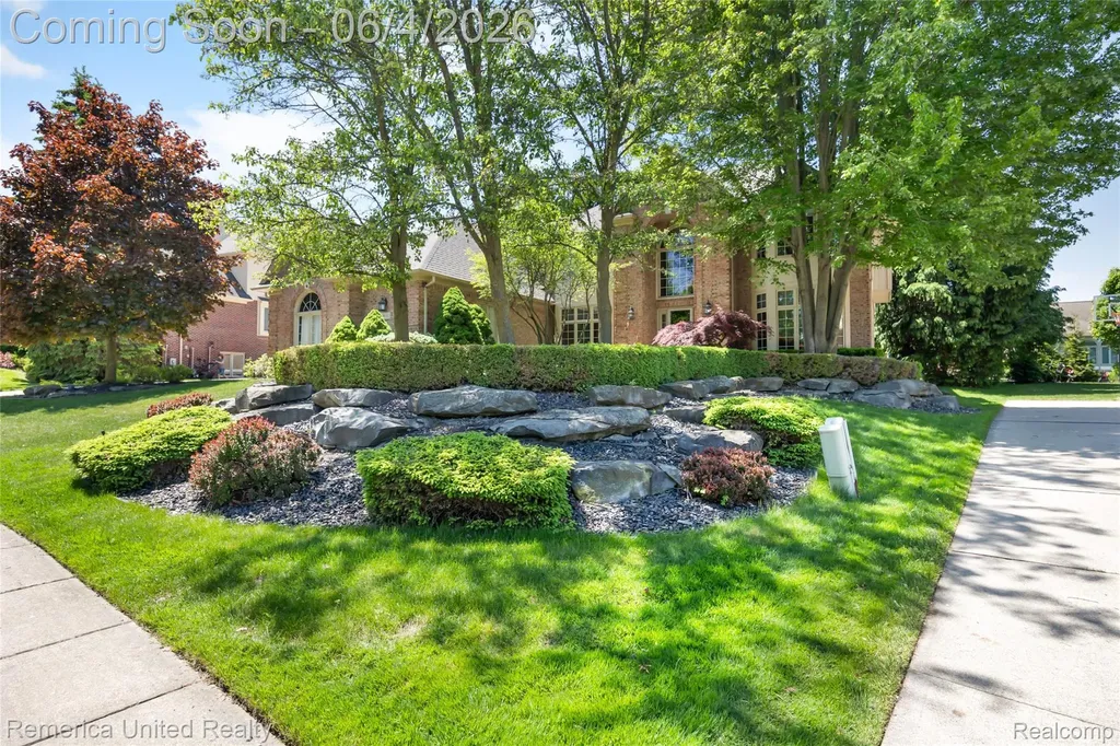 54501 Salem Drive Shelby Charter Township MI 48316