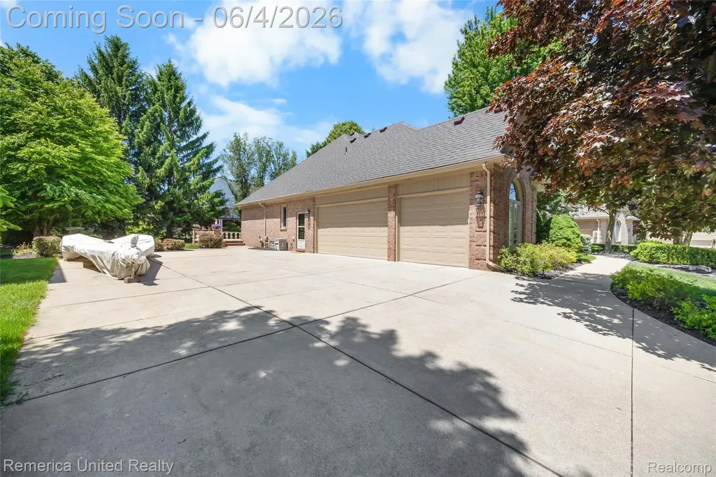 54501 Salem Drive Shelby Charter Township MI 48316
